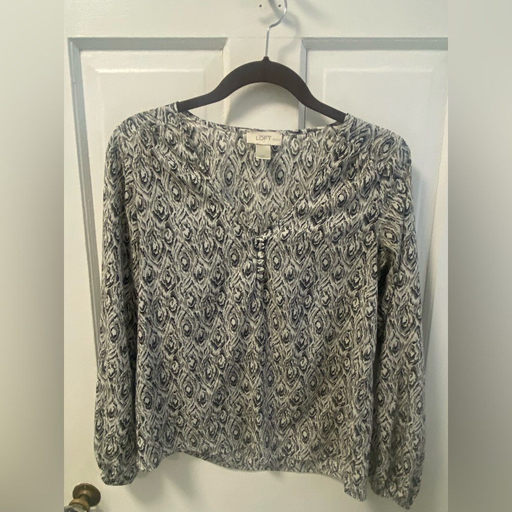 LOFT Gray and White Patterned Blouse